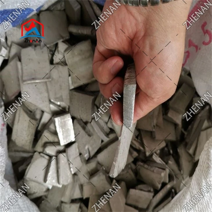 Flocs de cobalt électrolytiques magnétiques élevés